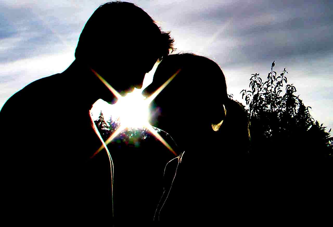 silhouette of young coupple