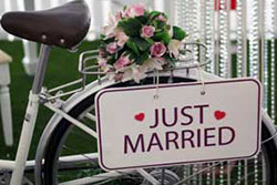 bike with sign just married